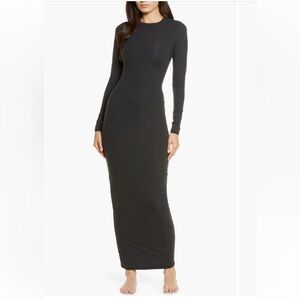 SKIMS maxi dress
Fits Everybody Crew Neck
Long Sleeve Dress